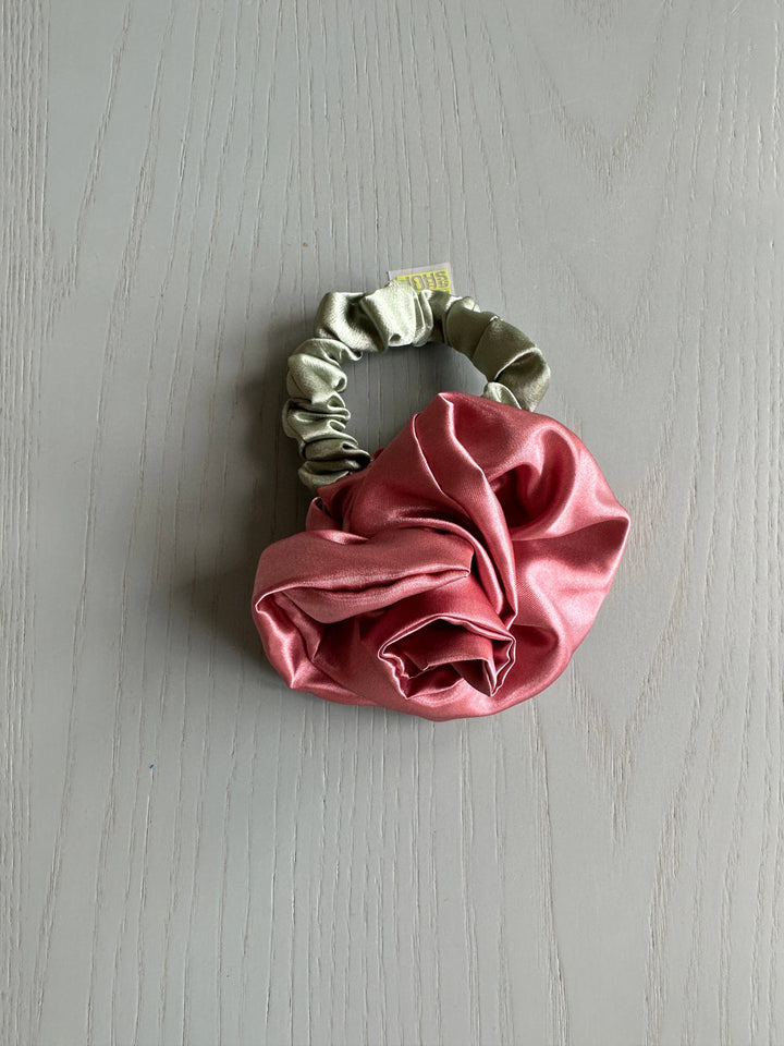 Rosette Scrunchie: Peach