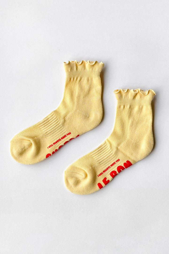 Ruffled Hugger Crew Socks: VANILLA / RED