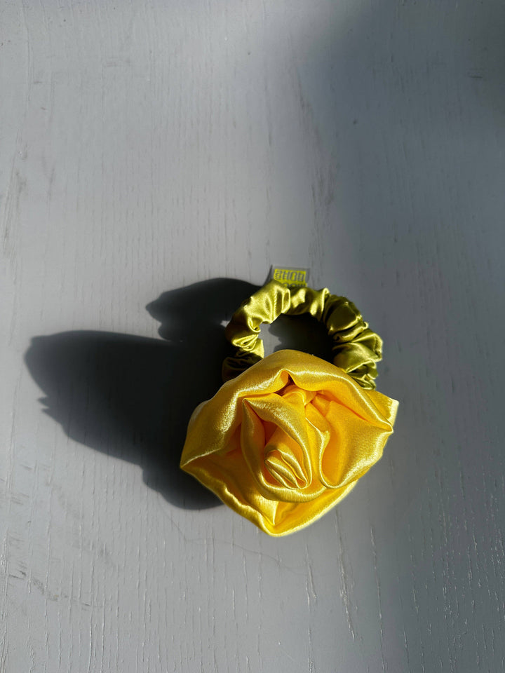 Rosette Scrunchie: Peach
