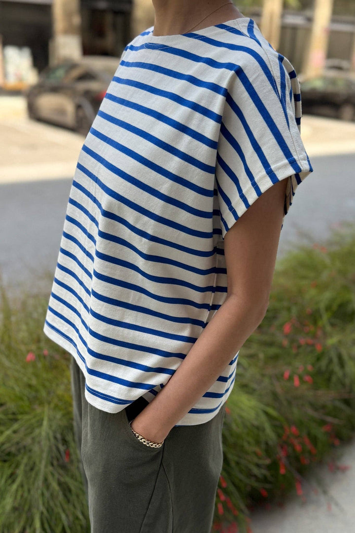 Manon Tee: BLUE STRIPE ON CREAM