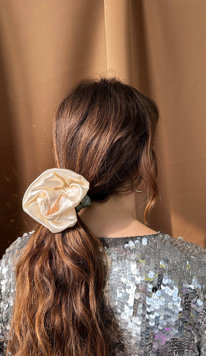 Rosette Scrunchie: Peach