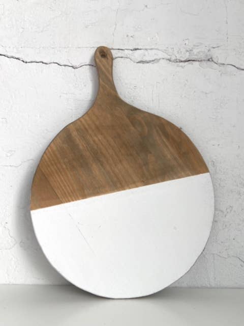 Round cutting board w/handle: Walnut