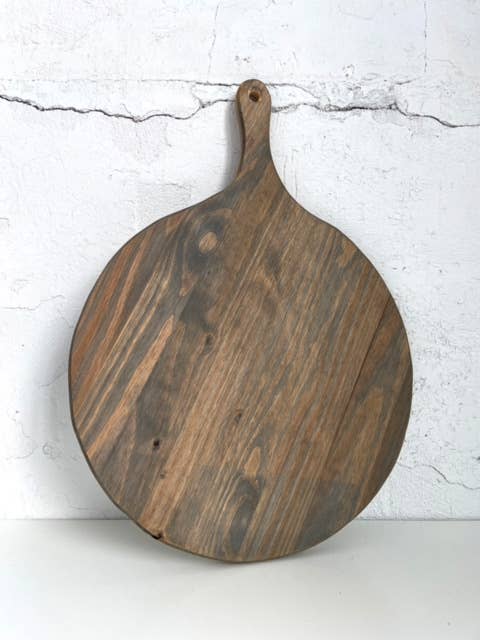 Round cutting board w/handle: Walnut