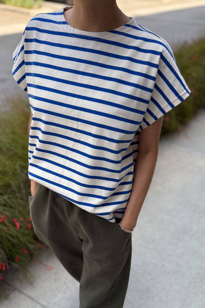 Manon Tee: BLUE STRIPE ON CREAM